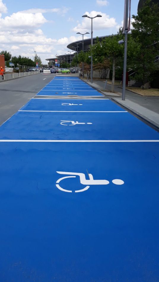 Cammann - Markierung und Bauservice - Herstellen von Flächenmarkierung für Behindertenparkplätze